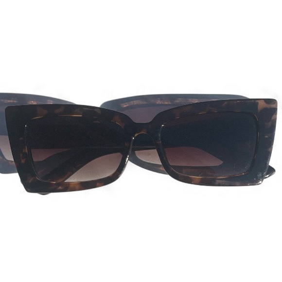 Vintage Tortoiseshell Cat-Eye Glasses - Picture 2 of 3